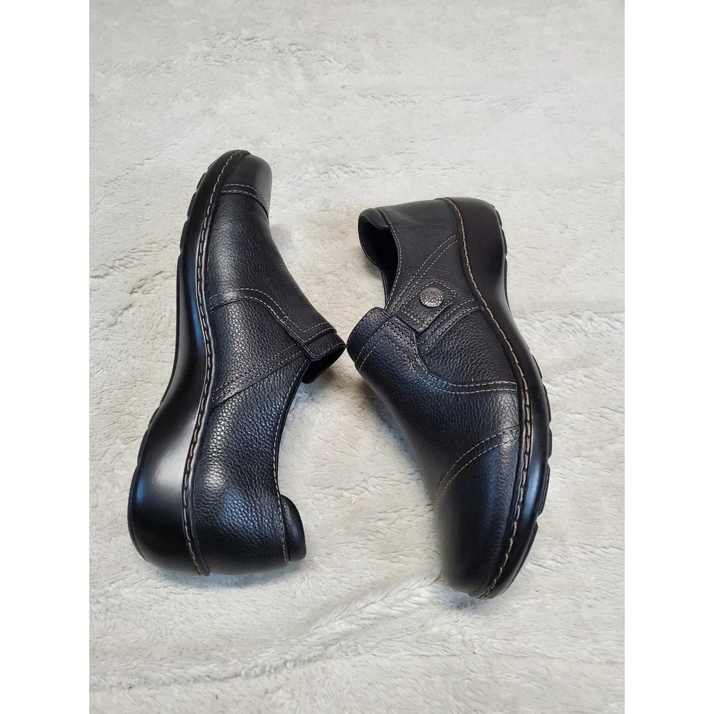 Clarks Black Leather Slip On Loafers Shoes 8.5 Classic Office Capsule Minimalist